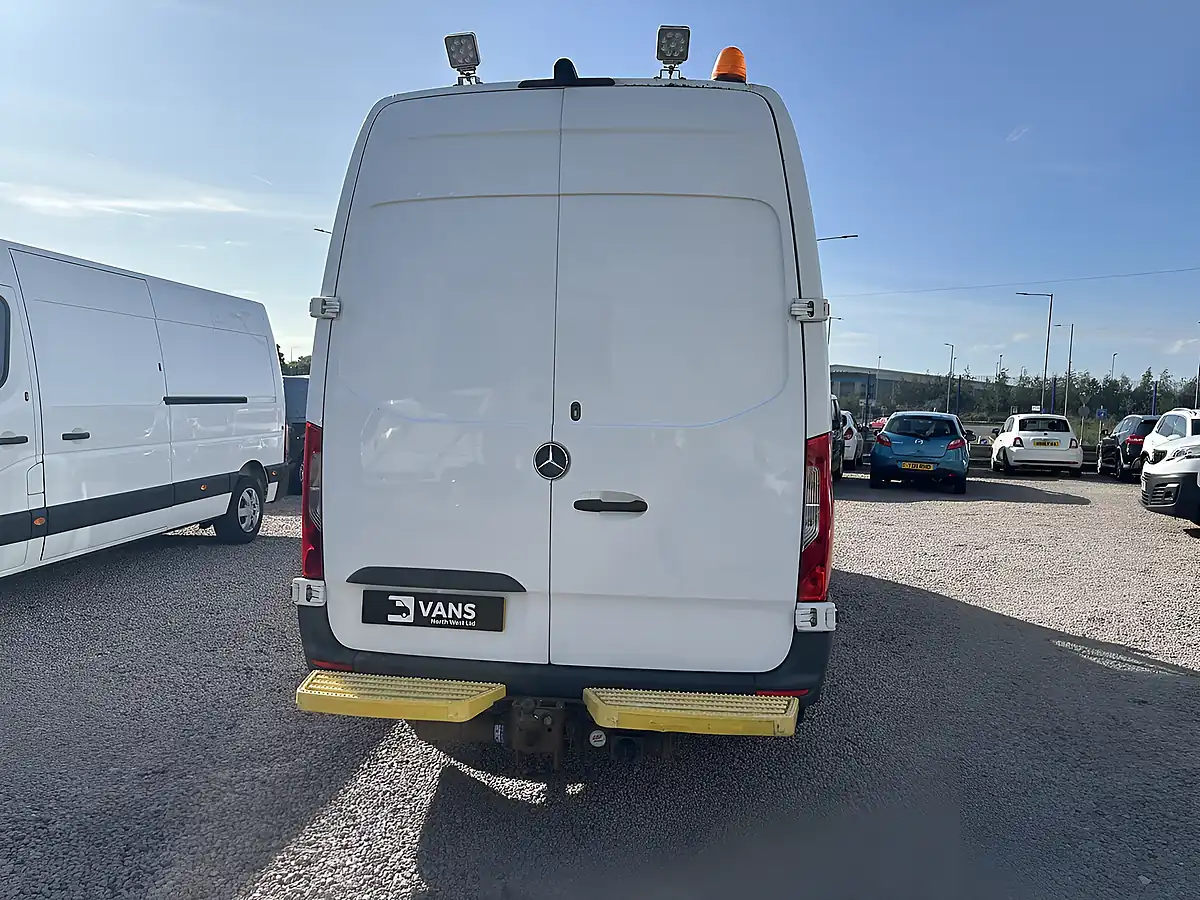 Used 2021 Mercedes-Benz Sprinter Progressive White - Interior and Exterior details 6