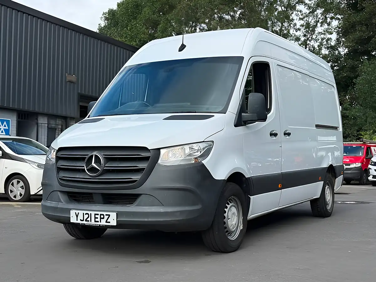 Used 2021 Mercedes-Benz Sprinter Progressive White - Interior and Exterior details 4