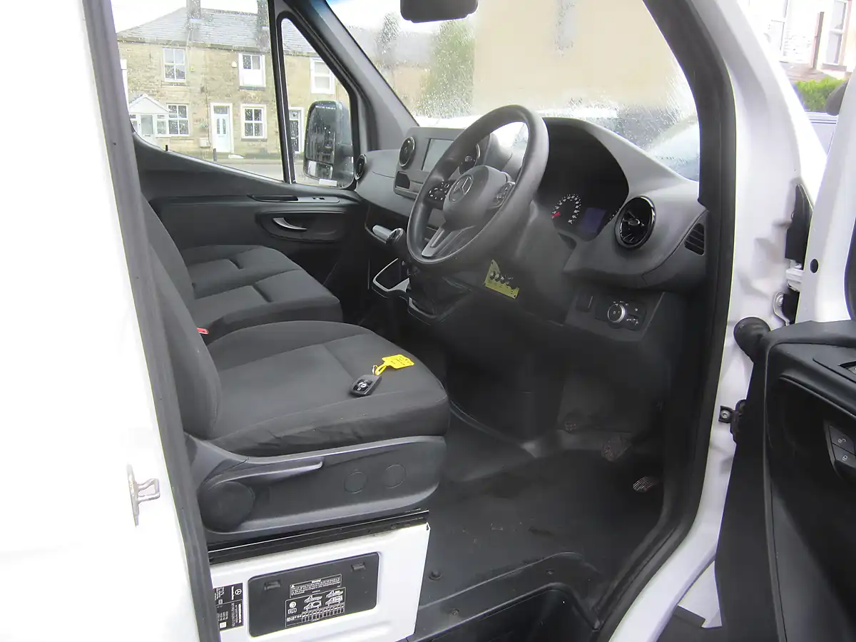 Used 2021 Mercedes-Benz Sprinter Progressive White - Interior and Exterior details 9