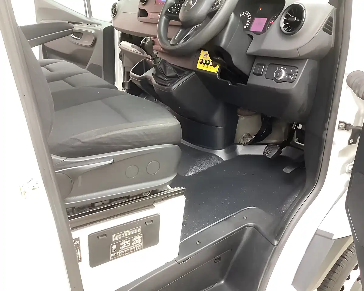 Used 2021 Mercedes-Benz Sprinter Progressive White - Interior and Exterior details 17