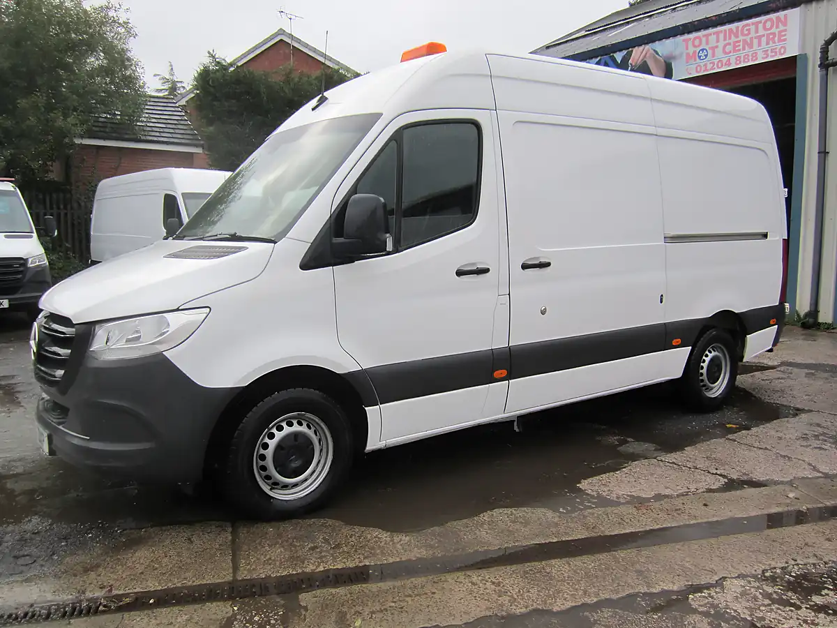 Used 2021 Mercedes-Benz Sprinter Progressive White - Interior and Exterior details 3