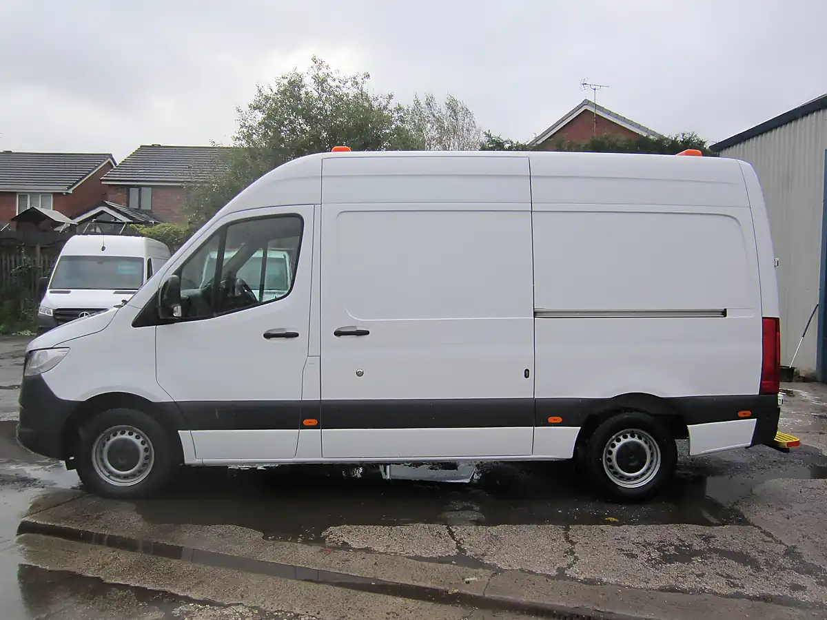Used 2021 Mercedes-Benz Sprinter Progressive White - Interior and Exterior details 4