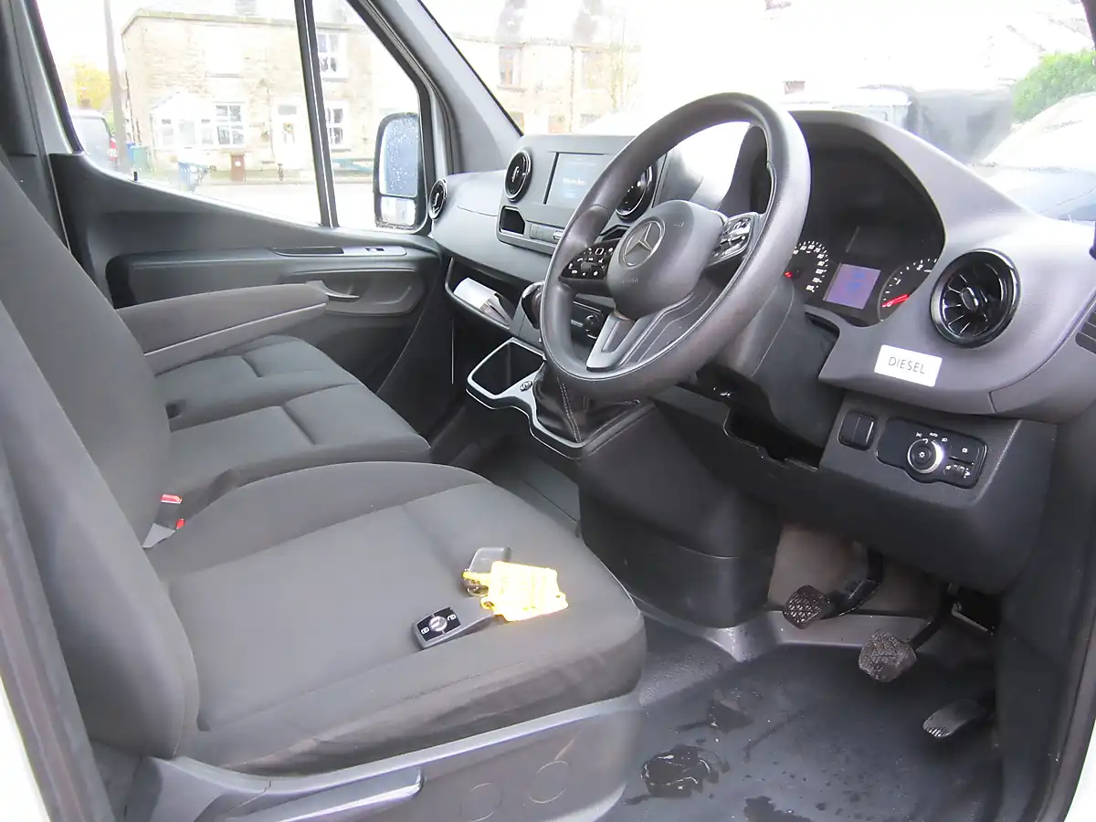 Used 2021 Mercedes-Benz Sprinter Progressive White - Interior and Exterior details 9