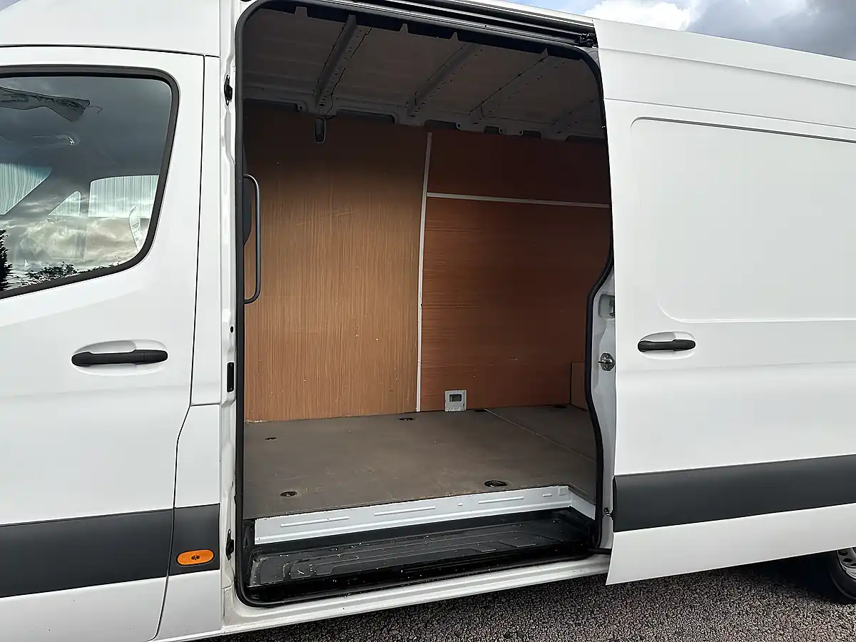 Used 2021 Mercedes-Benz Sprinter Progressive White - Interior and Exterior details 19