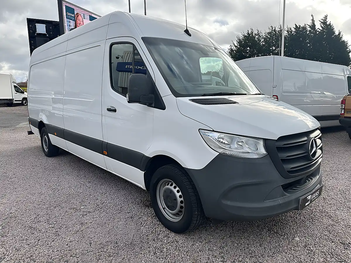 Used 2021 Mercedes-Benz Sprinter Progressive White - Interior and Exterior details 3