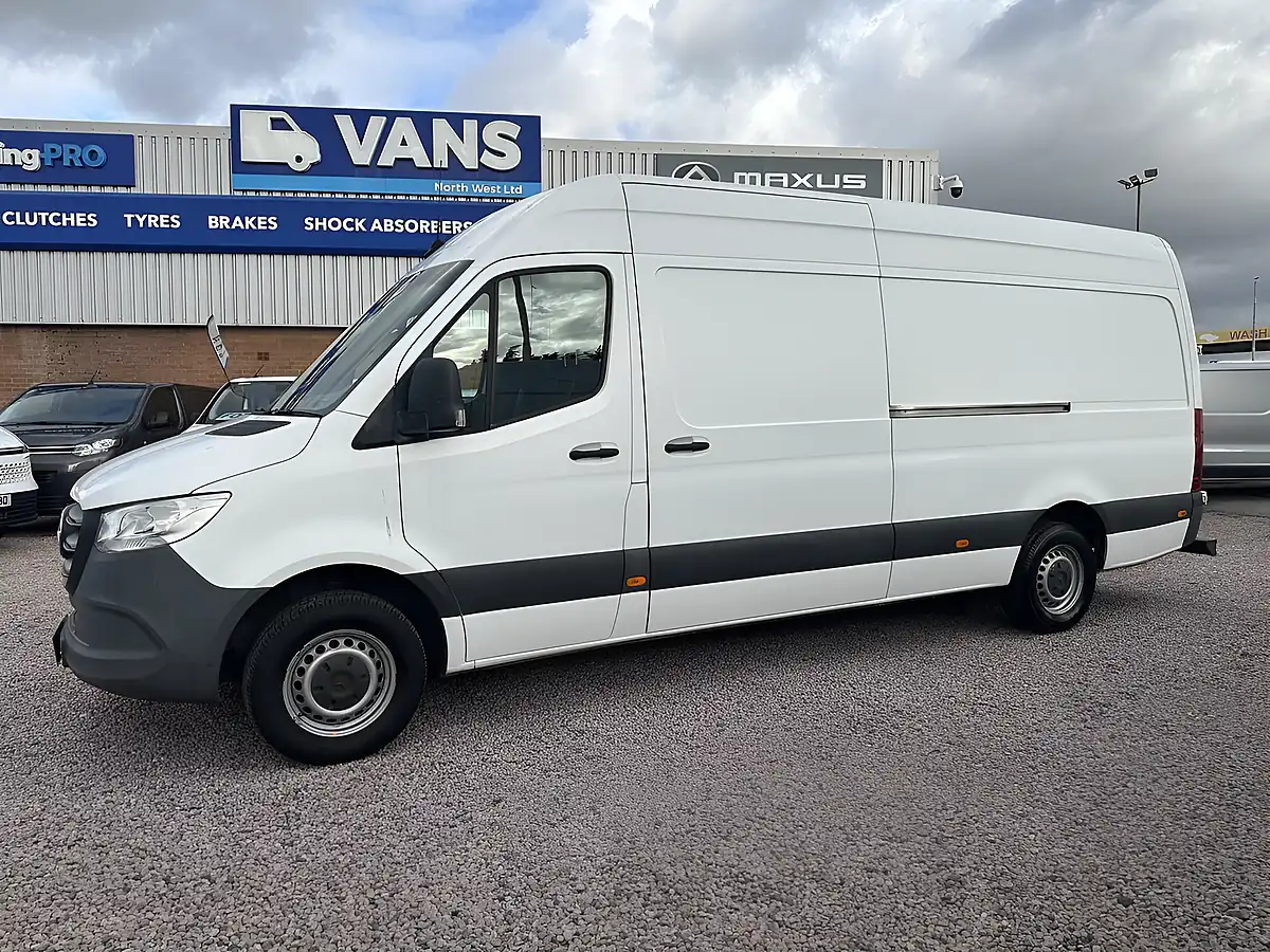 Used 2021 Mercedes-Benz Sprinter Progressive White - Interior and Exterior details 8