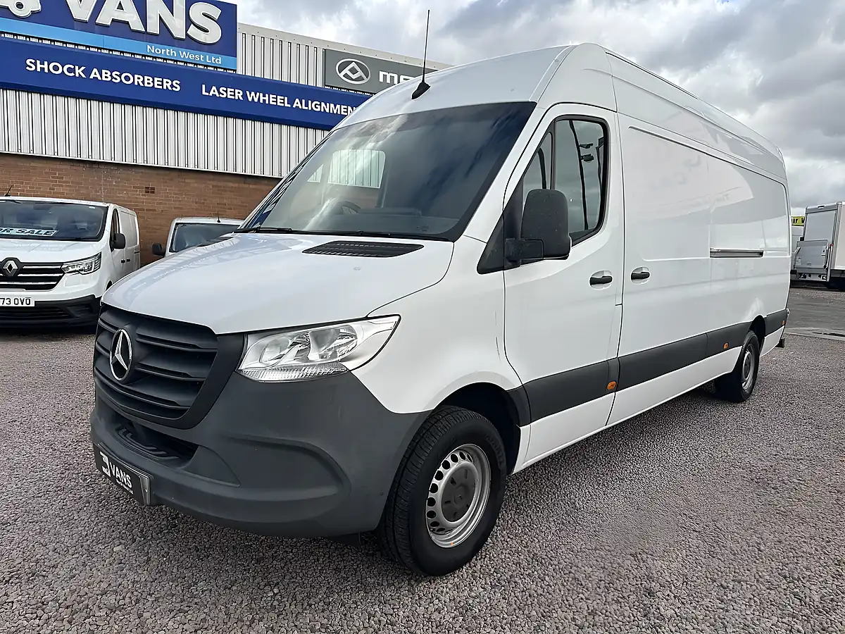Used 2021 Mercedes-Benz Sprinter Progressive White - Interior and Exterior details 9
