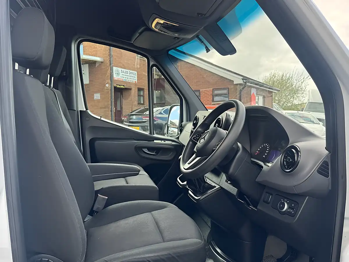 Used 2021 Mercedes-Benz Sprinter Progressive White - Interior and Exterior details 9