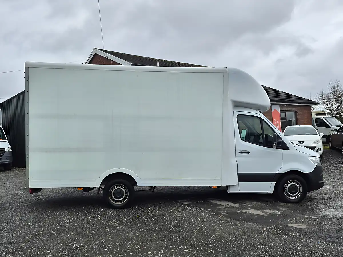 Used 2021 Mercedes-Benz Sprinter Progressive White - Interior and Exterior details 4