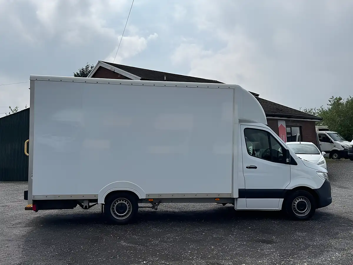 Used 2021 Mercedes-Benz Sprinter Progressive White - Interior and Exterior details 4