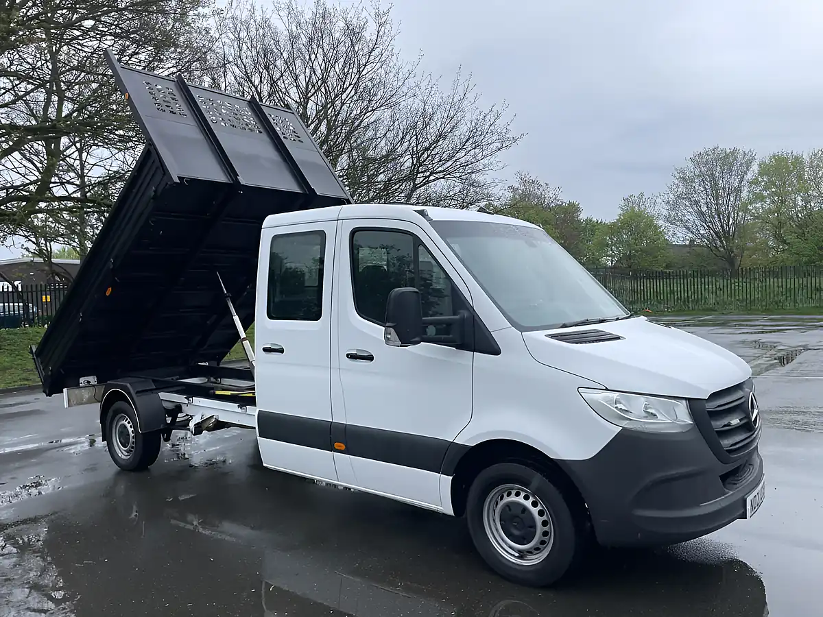 Used 2021 Mercedes-Benz Sprinter Tipper 7 SEAT Double Cab White - Front View