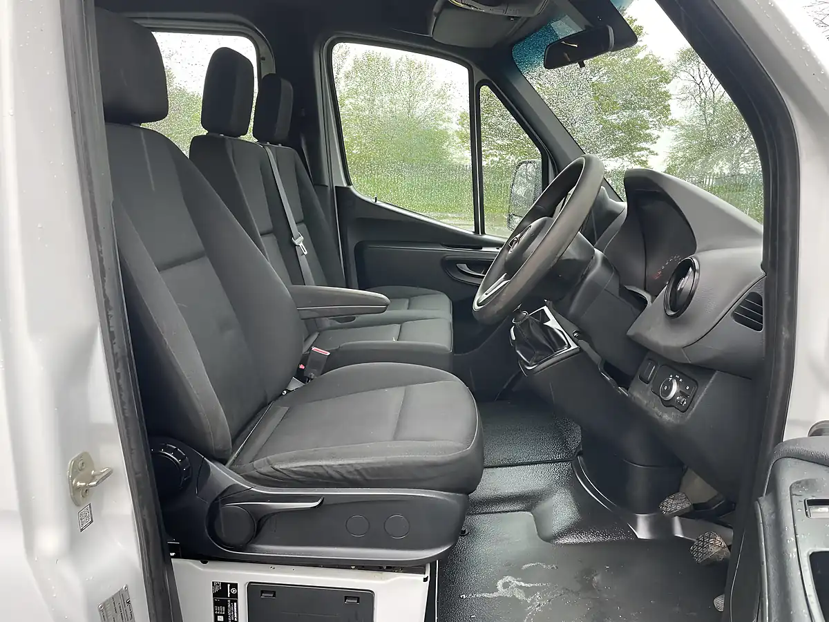 Used 2021 Mercedes-Benz Sprinter Tipper 7 SEAT Double Cab White - Interior and Exterior details 10