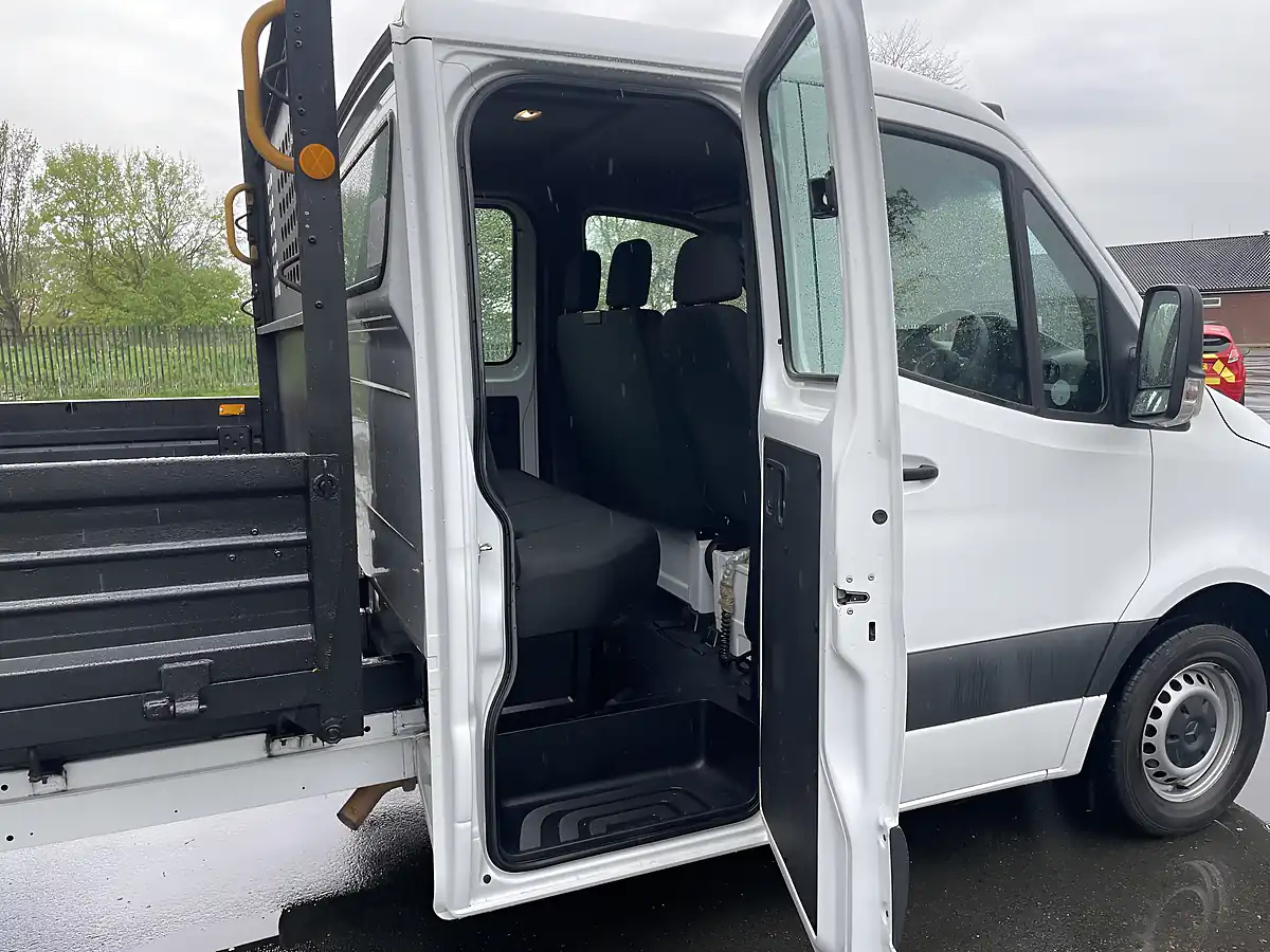 Used 2021 Mercedes-Benz Sprinter Tipper 7 SEAT Double Cab White - Interior and Exterior details 11