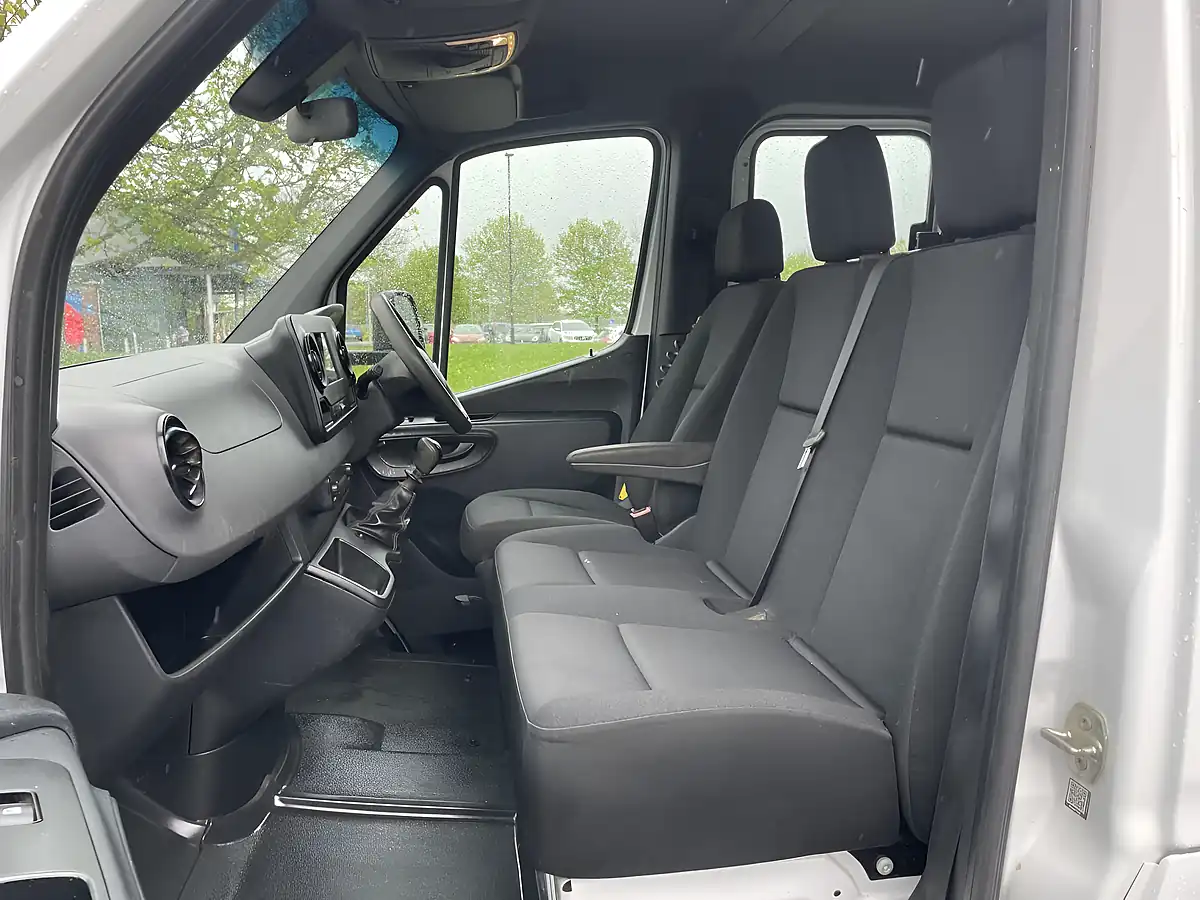 Used 2021 Mercedes-Benz Sprinter Tipper 7 SEAT Double Cab White - Interior and Exterior details 14