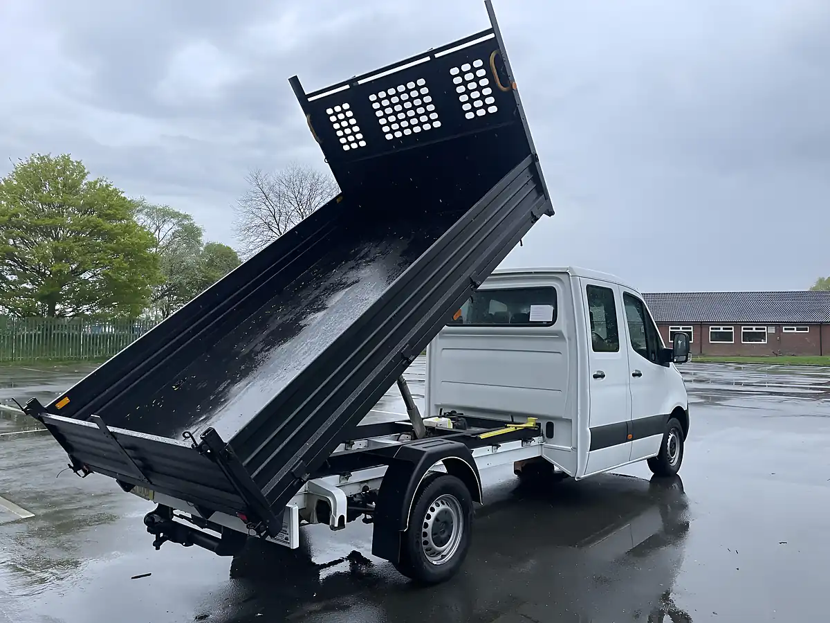 Used 2021 Mercedes-Benz Sprinter Tipper 7 SEAT Double Cab White - Interior and Exterior details 19