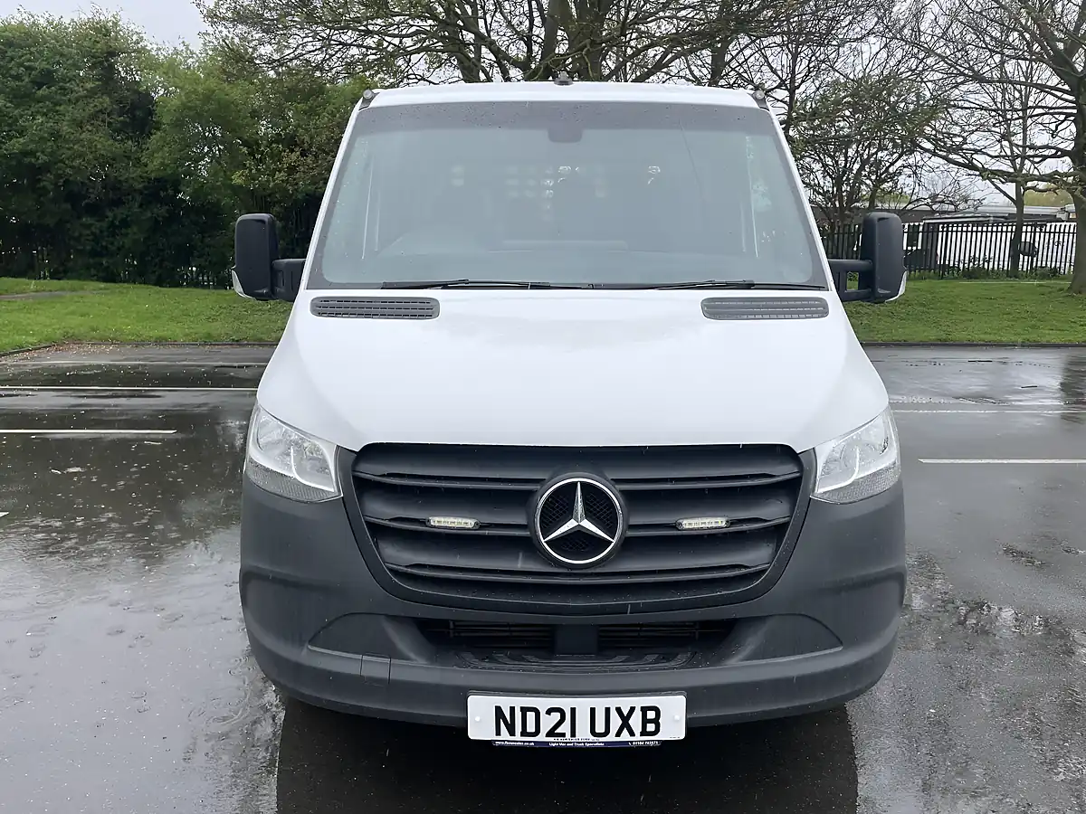 Used 2021 Mercedes-Benz Sprinter Tipper 7 SEAT Double Cab White - Interior and Exterior details 3