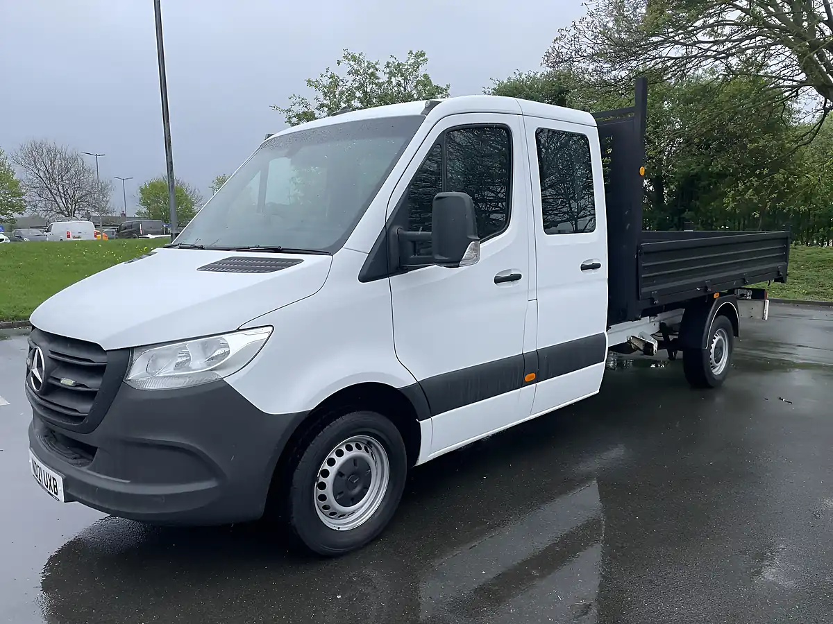 Used 2021 Mercedes-Benz Sprinter Tipper 7 SEAT Double Cab White - Interior and Exterior details 4