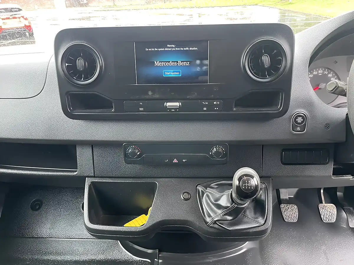 Used 2021 Mercedes-Benz Sprinter Tipper 7 SEAT Double Cab White - Interior and Exterior details 9