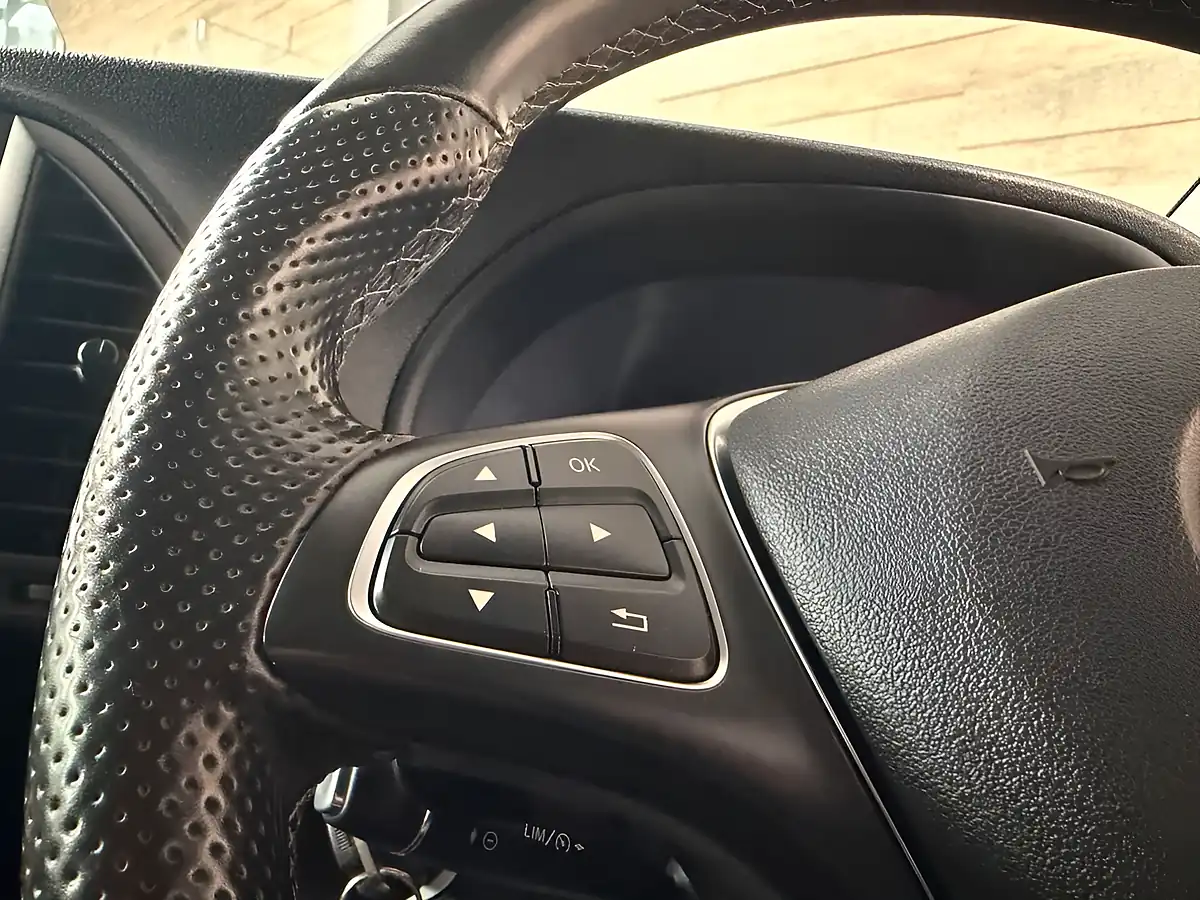 Used 2021 Mercedes-Benz Vito Pro Tourer Double Cab Red - Interior and Exterior details 20