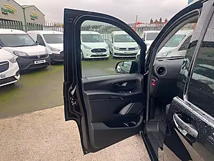 Used 2021 Mercedes-Benz Vito Progressive Black - Interior and Exterior details 15