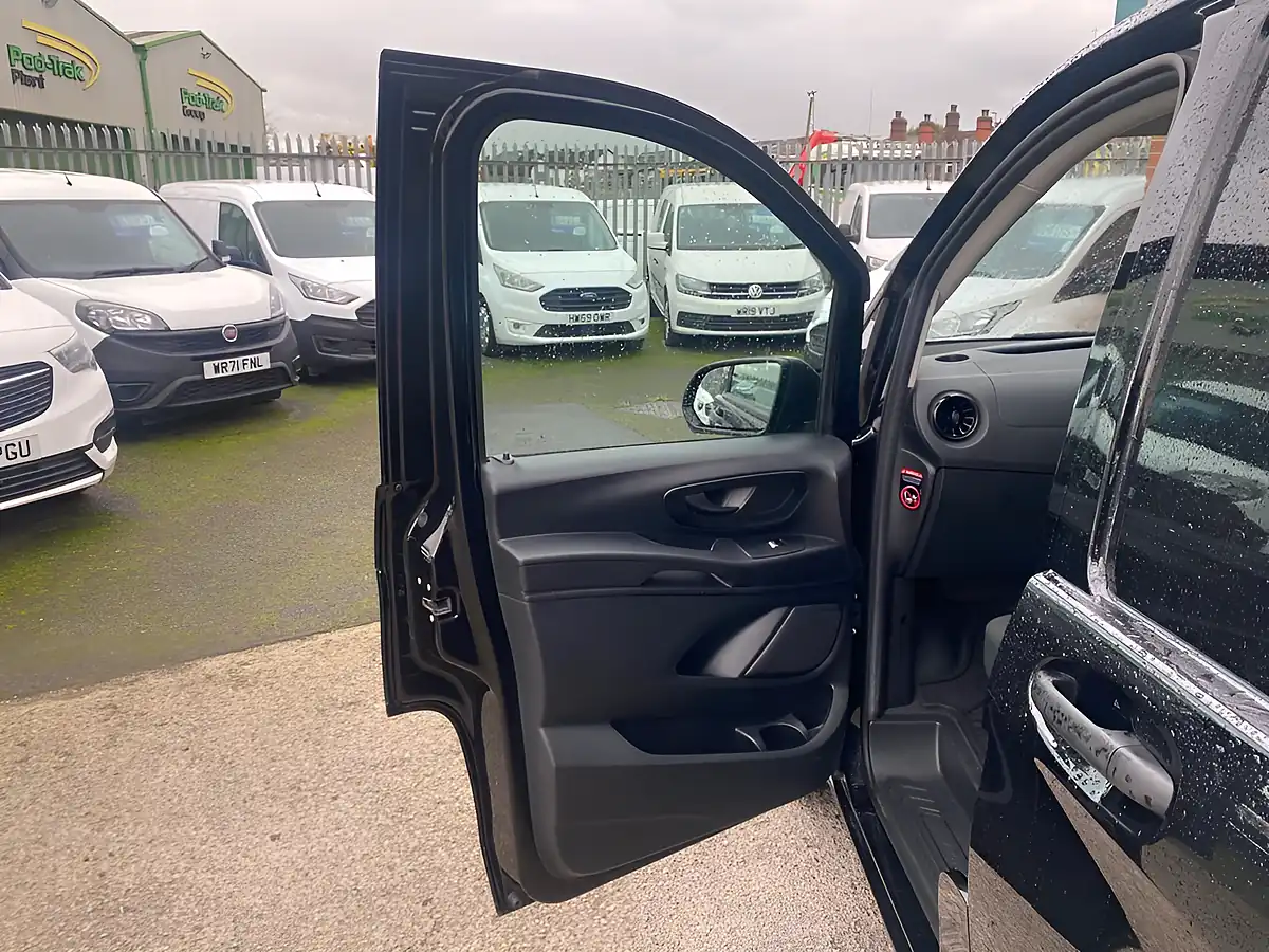 Used 2021 Mercedes-Benz Vito Progressive Black - Interior and Exterior details 15