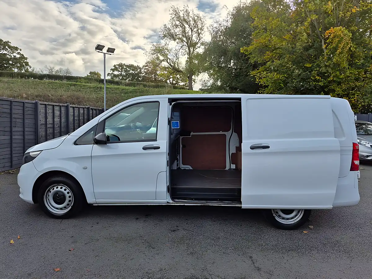 Used 2021 Mercedes-Benz Vito Progressive L2 White - Interior and Exterior details 12