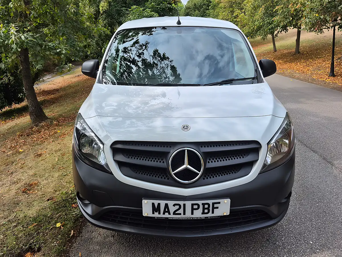 Used 2021 Mercedes Citan Pure Arctic White - Interior and Exterior details 8