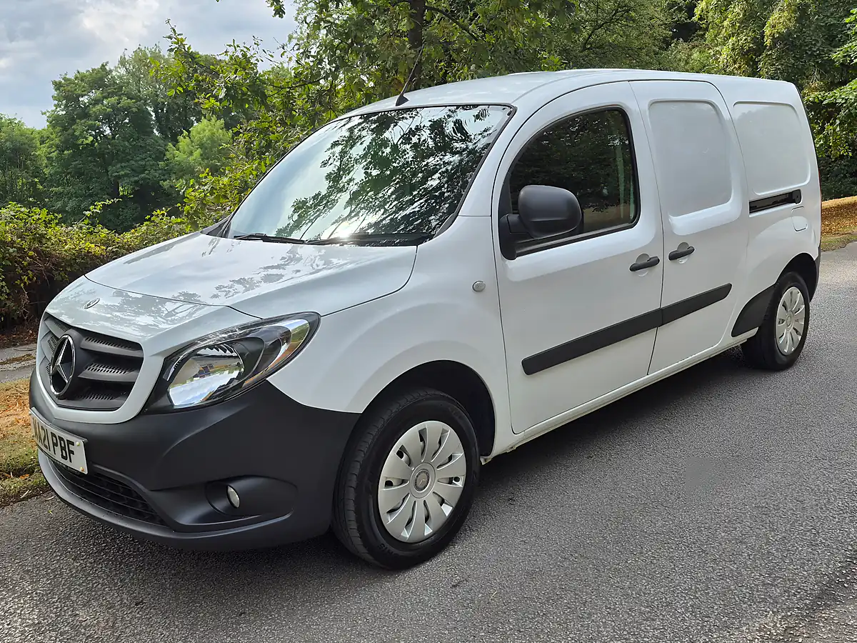 Used 2021 Mercedes Citan Pure Arctic White - Interior and Exterior details 9