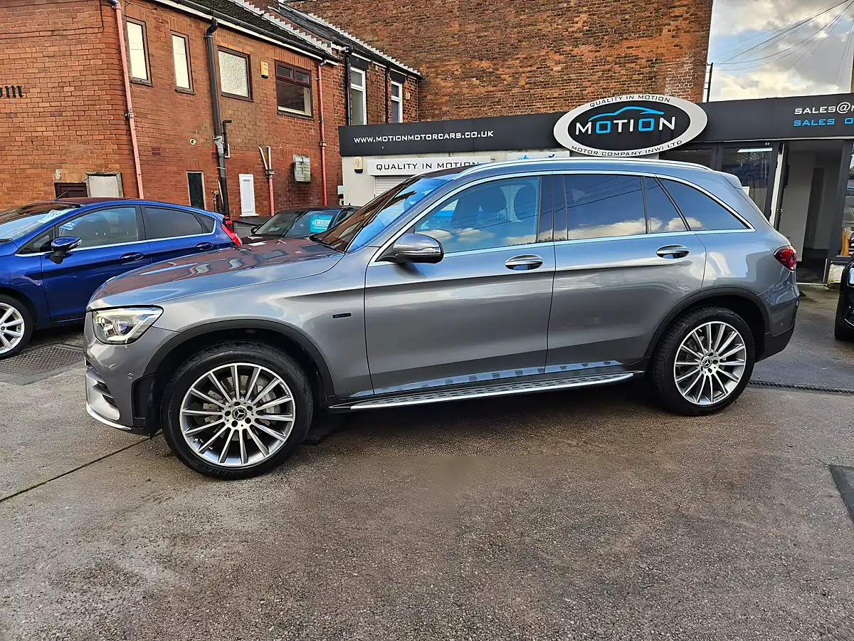 Used 2021 Mercedes GLC300 AMG Line Premium De Grey - Interior and Exterior details 13