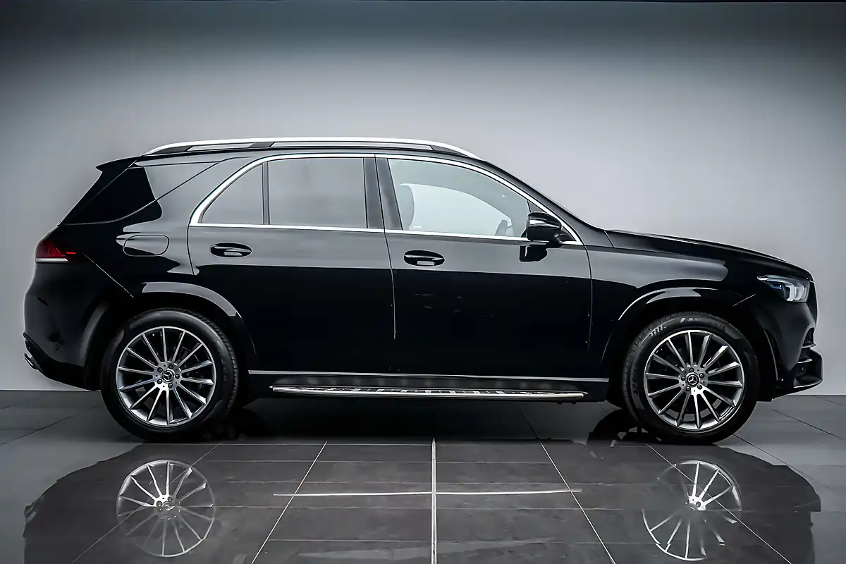 Used 2021 Mercedes Gle AMG Line (premium) Obsidian Black - Interior and Exterior details 9