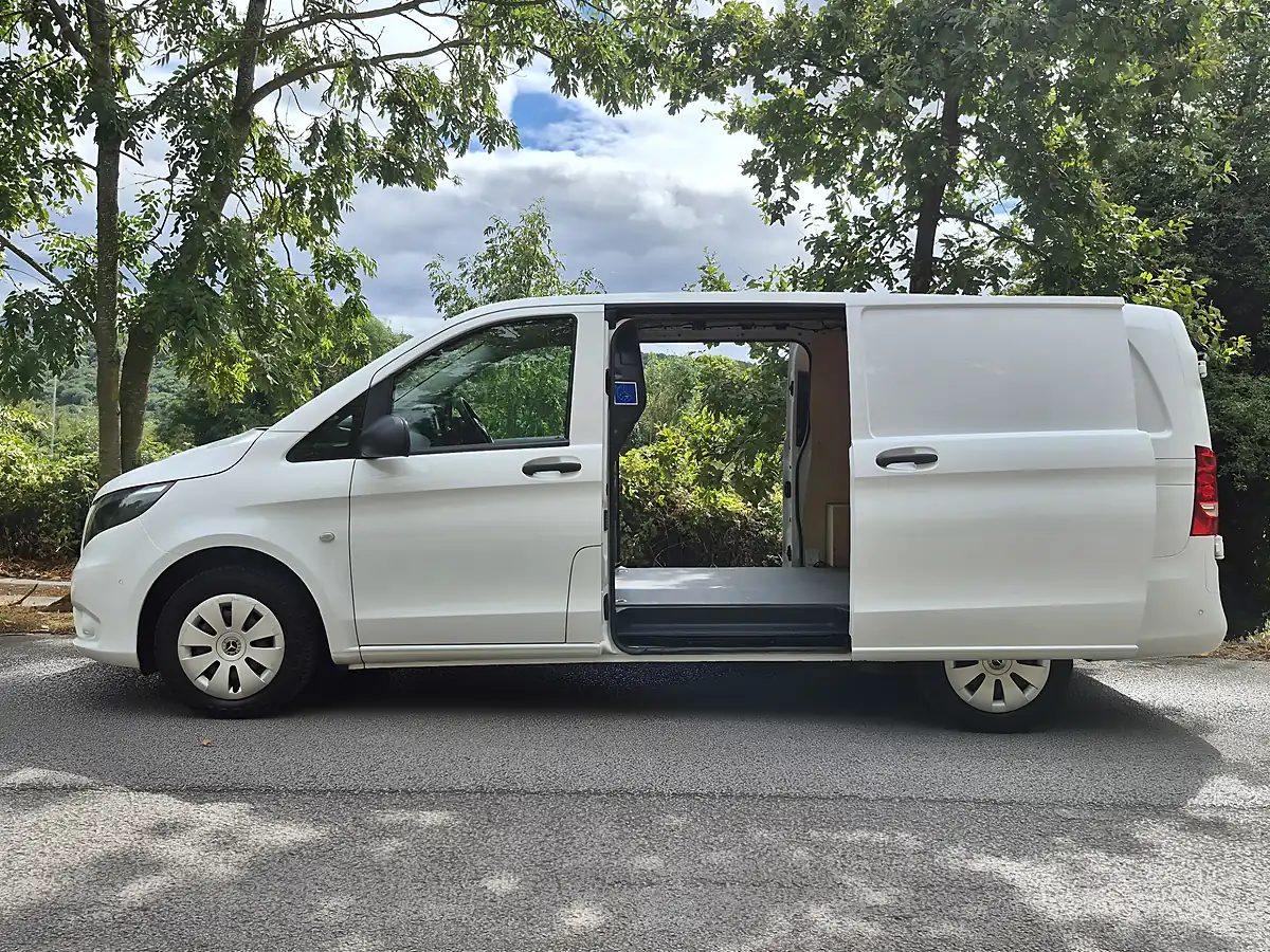 Used 2021 Mercedes Vito Progressive White - Interior and Exterior details 12