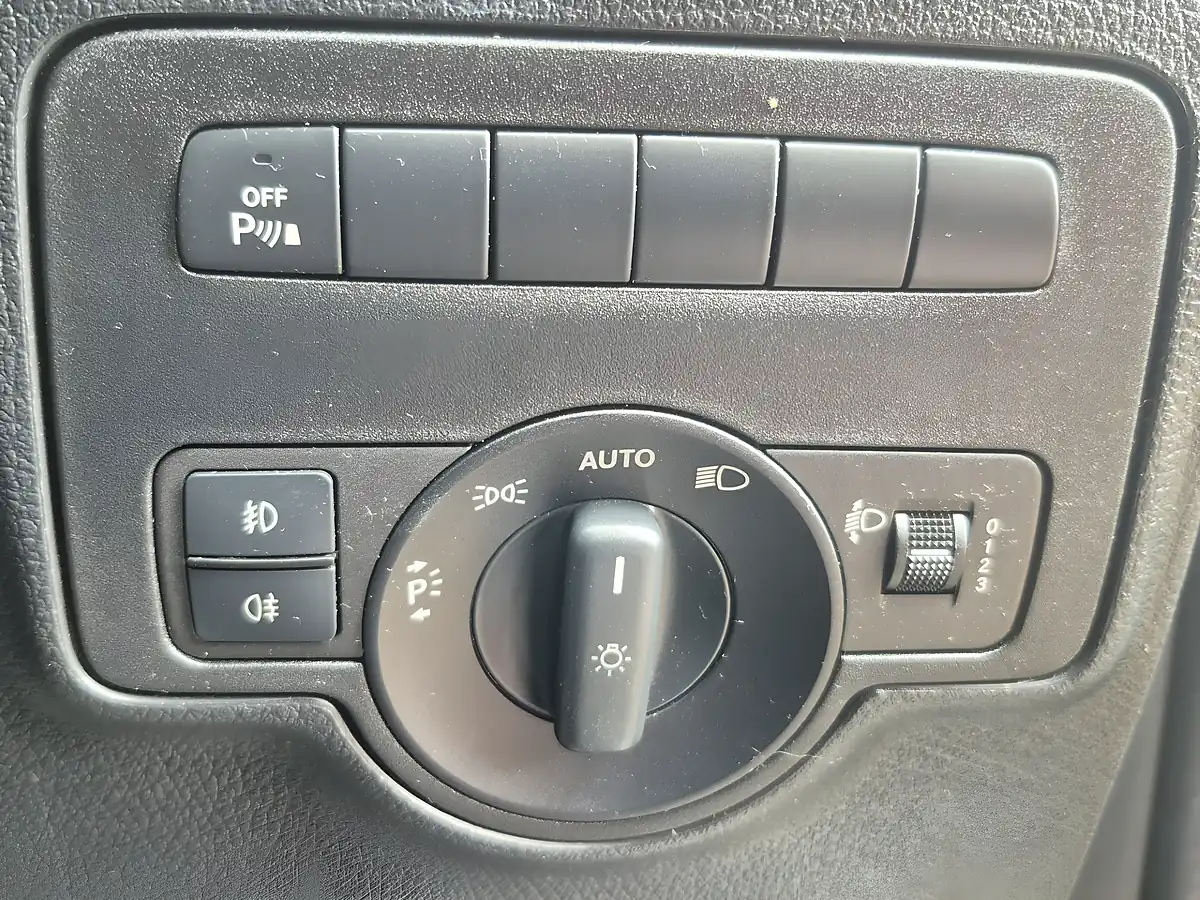 Used 2021 Mercedes Vito Progressive White - Interior and Exterior details 15