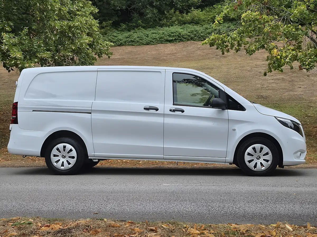 Used 2021 Mercedes Vito Progressive White - Interior and Exterior details 8