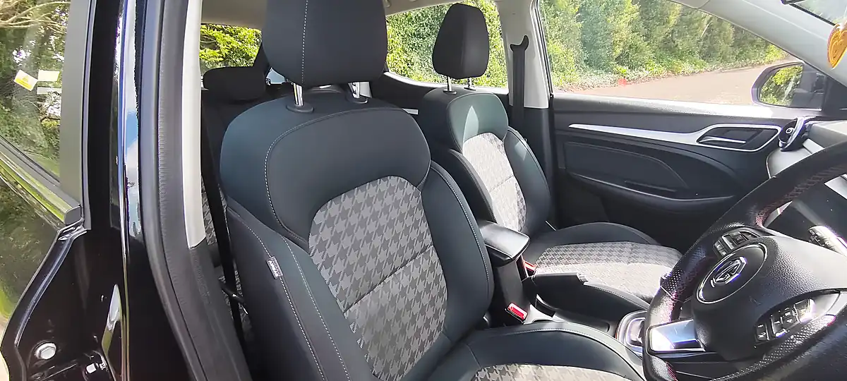 Used 2021 MG MG Zs Excite Black - Interior and Exterior details 11