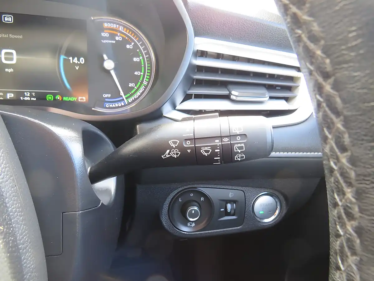 Used 2021 MG MG5 Exclusive White - Interior and Exterior details 14