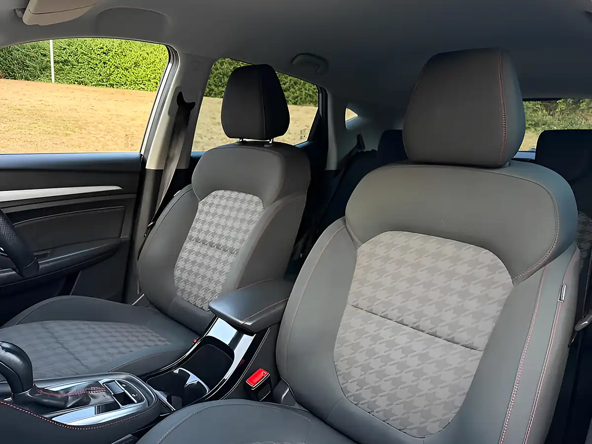 Used 2021 MG Zs Excite Silver - Interior and Exterior details 13