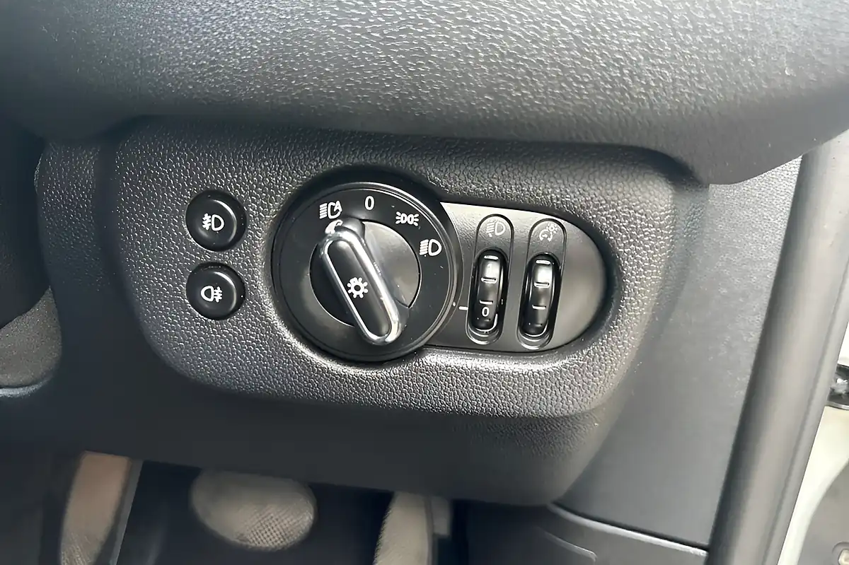 Used 2021 MINI Clubman Classic Silver - Interior and Exterior details 17
