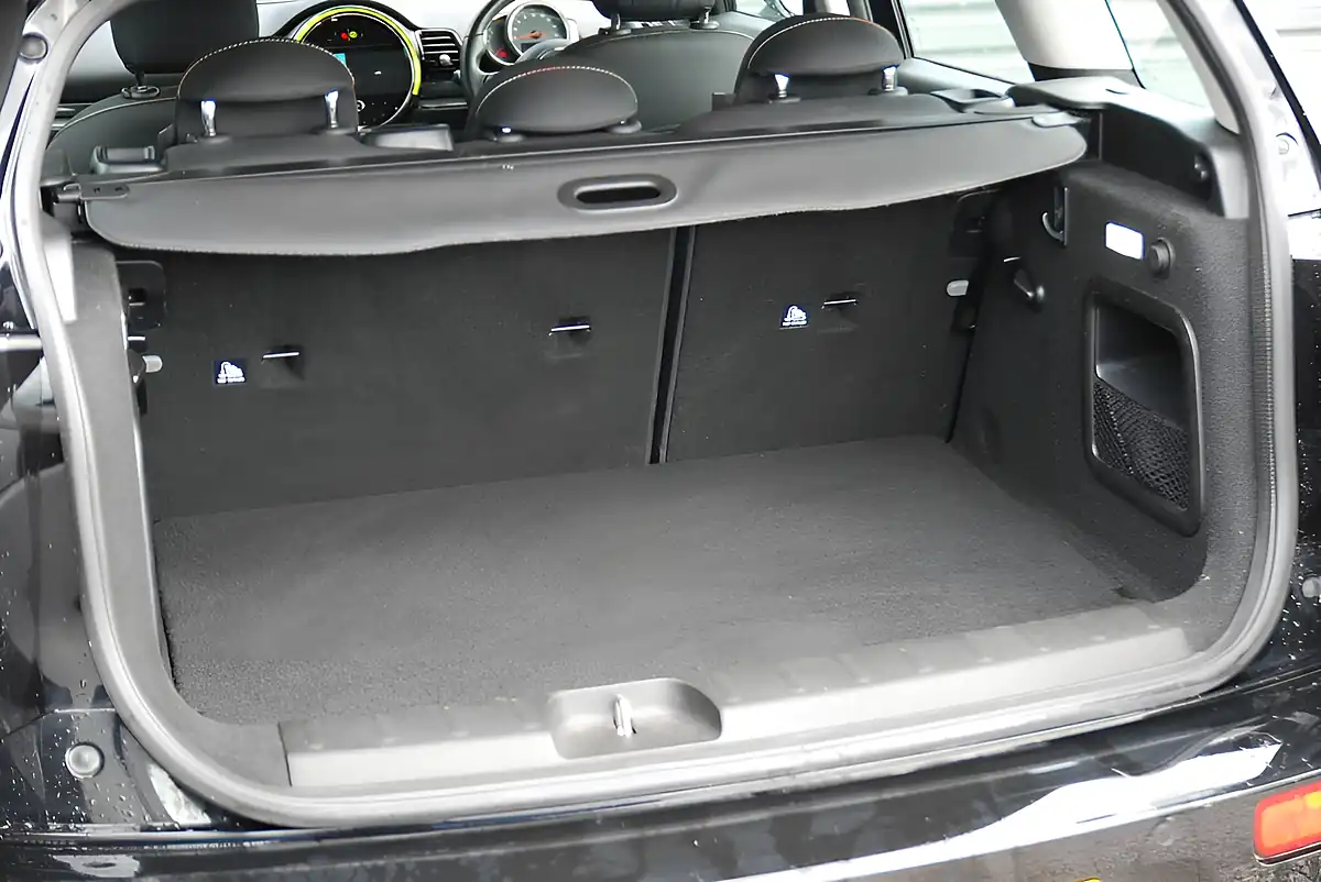 Used 2021 MINI Clubman Cooper Classic Black - Interior and Exterior details 16