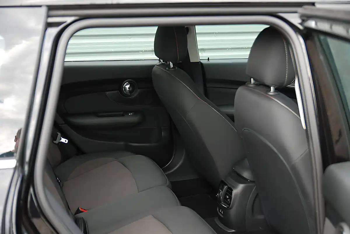 Used 2021 MINI Clubman Cooper Classic Black - Interior and Exterior details 9