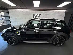 Used 2021 MINI Countryman Cooper Classic Black - Interior and Exterior details 4
