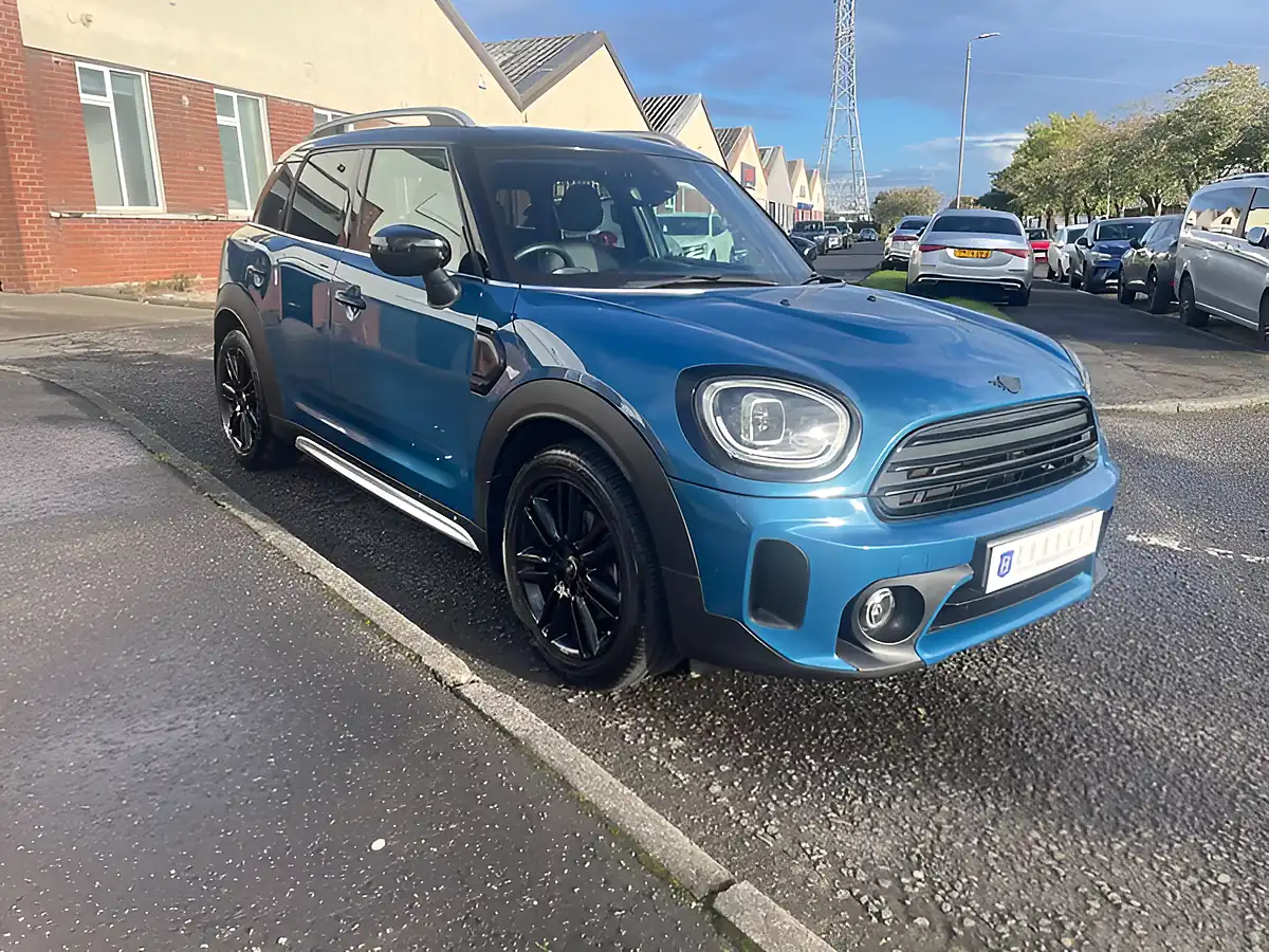 Used 2021 MINI Countryman Cooper Exclusive Island Blue - Interior and Exterior details 3