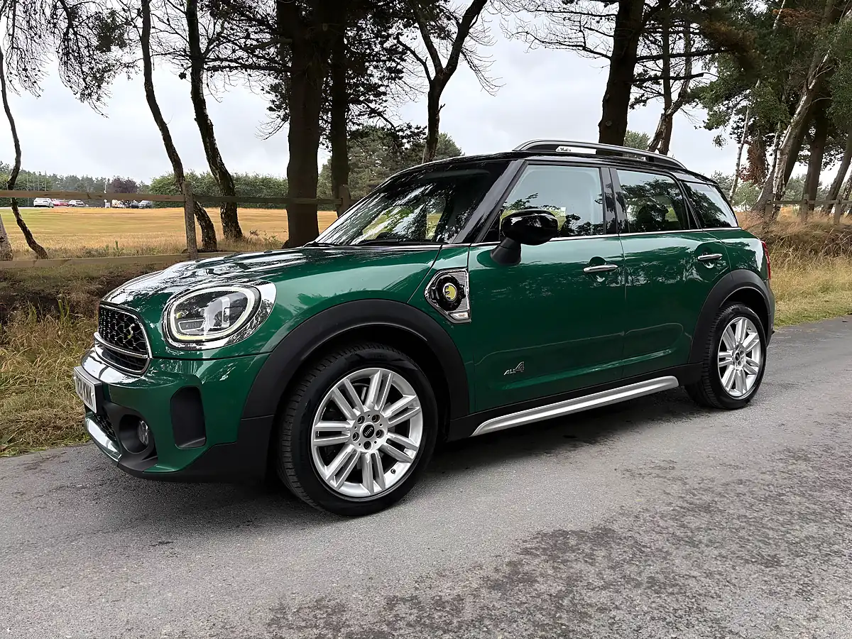 Used 2021 MINI Countryman Exclusive Green - Interior and Exterior details 10
