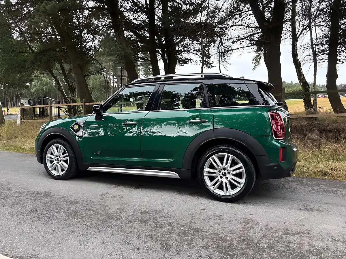 Used 2021 MINI Countryman Exclusive Green - Interior and Exterior details 11