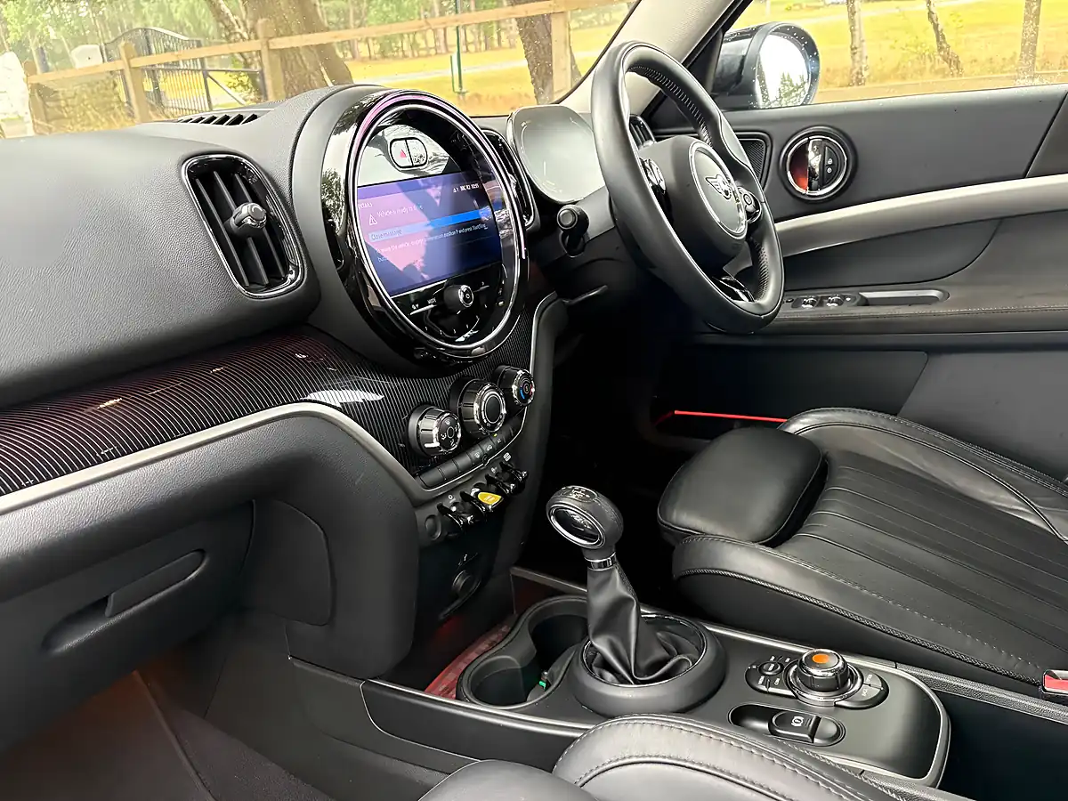 Used 2021 MINI Countryman Exclusive Green - Interior and Exterior details 14