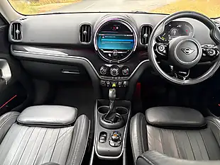 Used 2021 MINI Countryman Exclusive Green - Interior and Exterior details 16