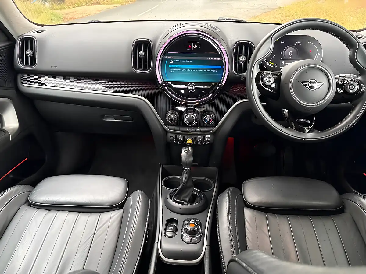 Used 2021 MINI Countryman Exclusive Green - Interior and Exterior details 16