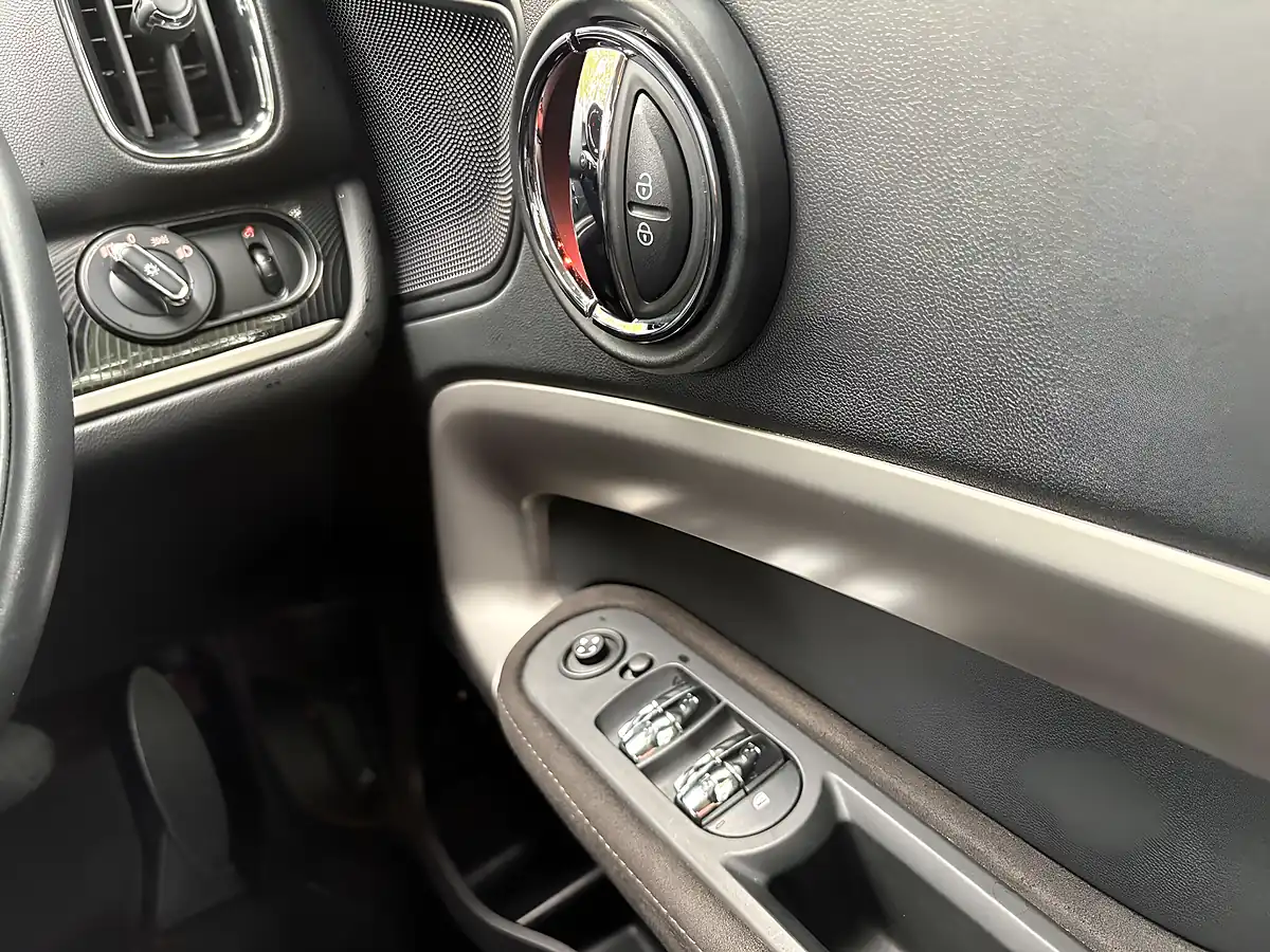 Used 2021 MINI Countryman Exclusive Green - Interior and Exterior details 18