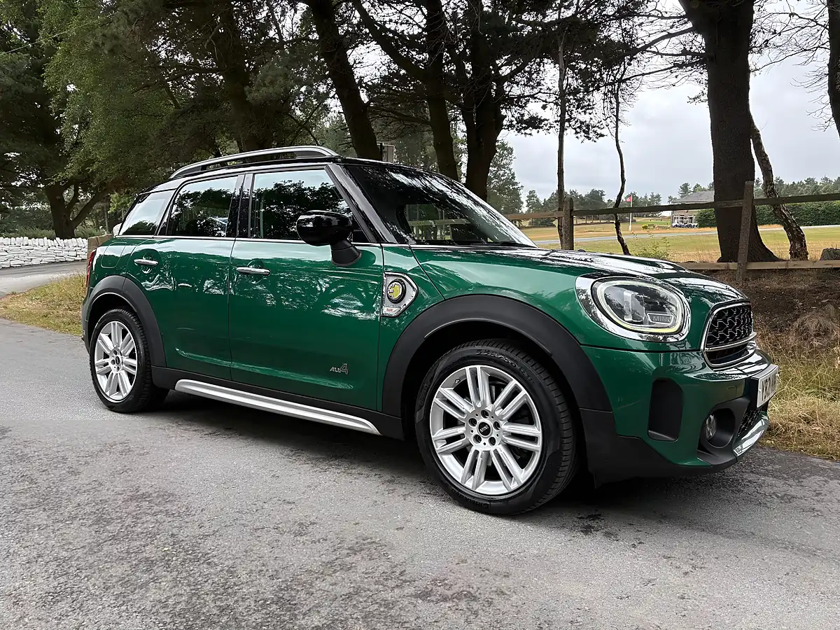 Used 2021 MINI Countryman Exclusive Green - Interior and Exterior details 2