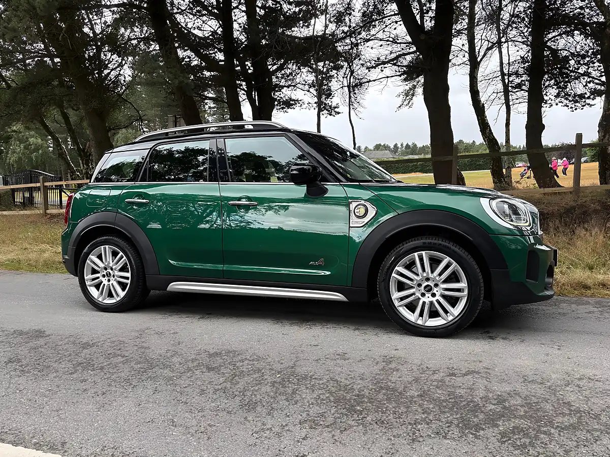 Used 2021 MINI Countryman Exclusive Green - Interior and Exterior details 3