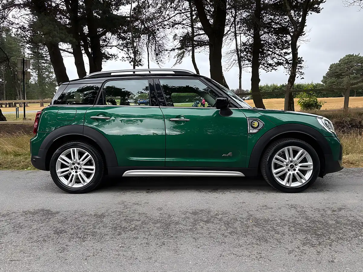 Used 2021 MINI Countryman Exclusive Green - Interior and Exterior details 4